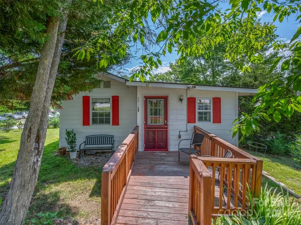 551 Israel St, Hendersonville, NC 28739