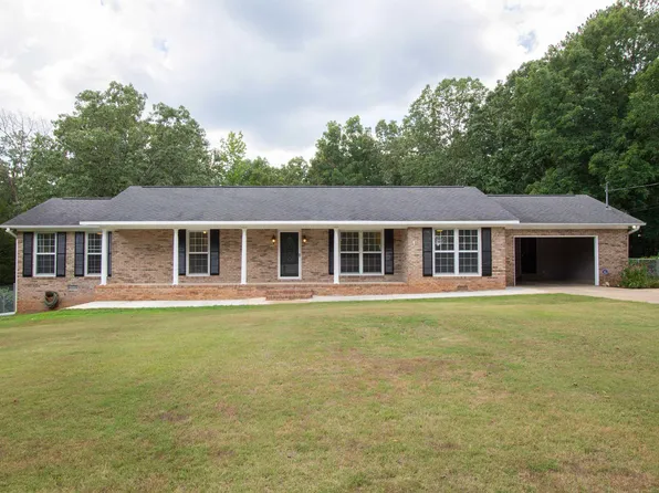 145 Winston Dr, Talladega, AL 35160