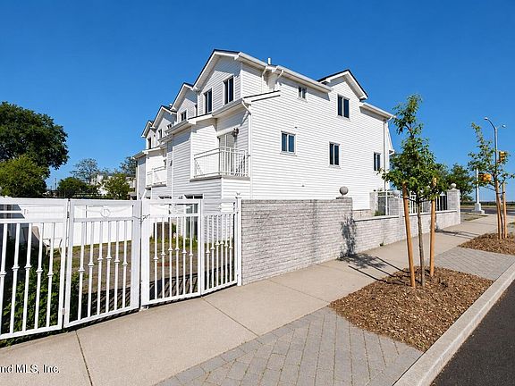 3rd image of 799 Father Capodanno Blvd
