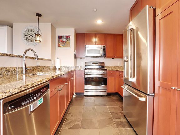 4th image of 700 Grove St APT 11B