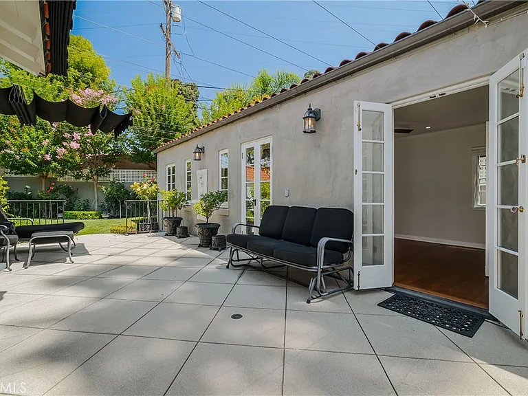 1243 Rossmoyne Ave — Photo 37