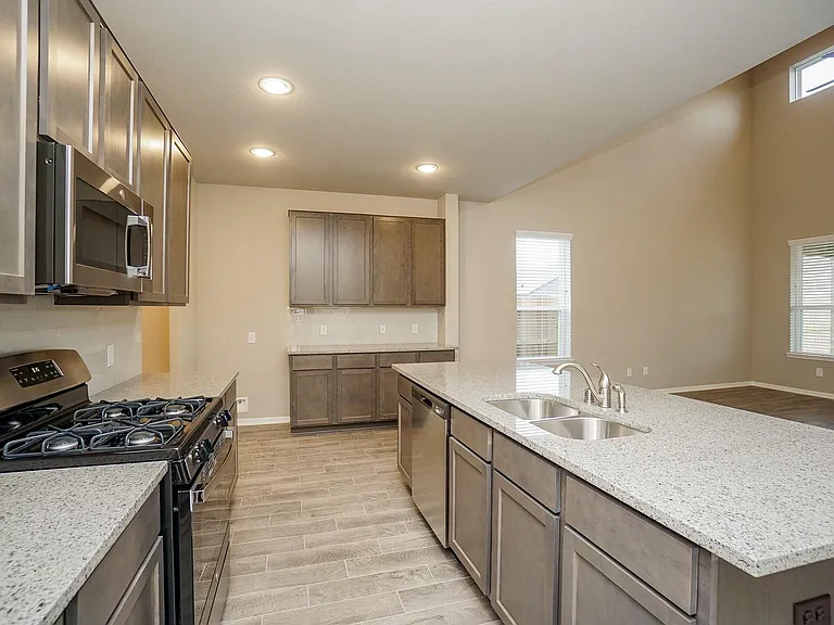 5463 Grand View Dr — Photo 9