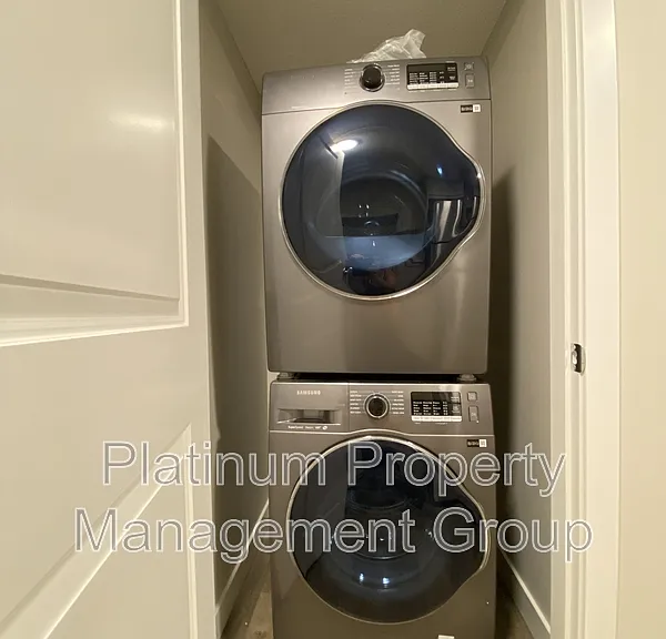 165 Walcrest Blvd SE #B — Photo 8