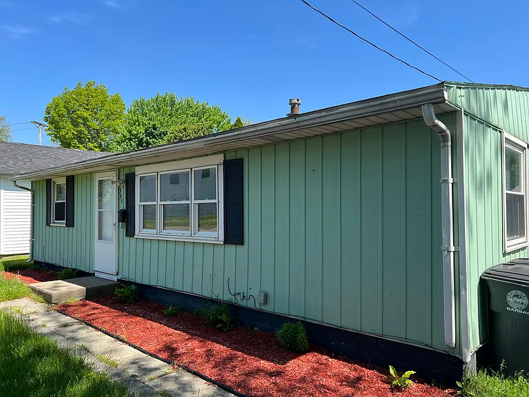 555 Dearborn Ave — Photo 6