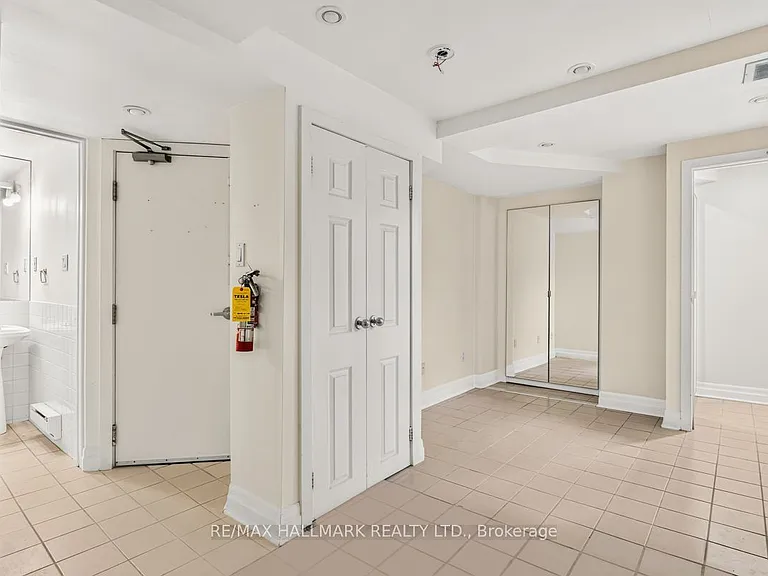 483 Parkside Dr #LOWER — Photo 12