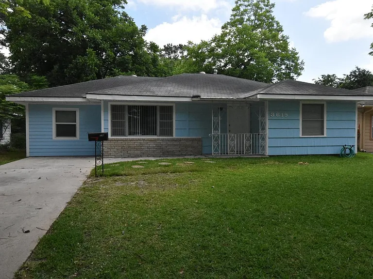 3619 Penwood Way — Photo 1