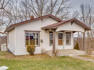 1077 Benton St, Barberton, OH 44203