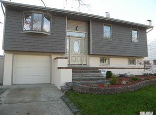 52 E 1 St, Freeport, NY 11520