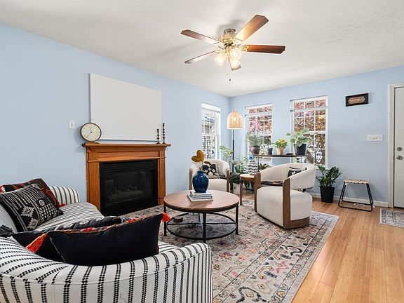 4th image of 12 Magnolia Ln