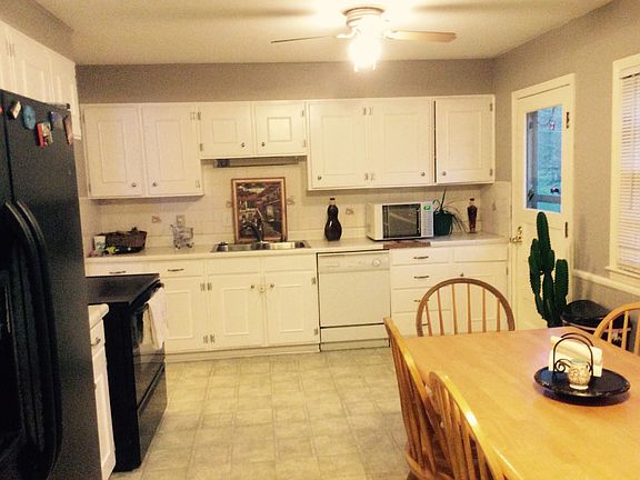 5th image of 10305 W 89th St