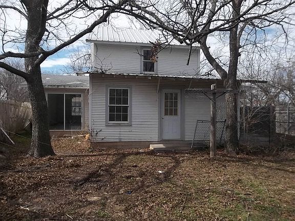2nd image of 905 S Elm St