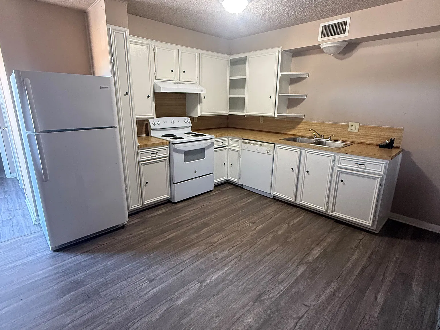 2 bed, 950 sqft, $1,100 — Photo 2