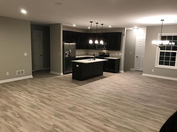 5th image of 664 Queens Ct