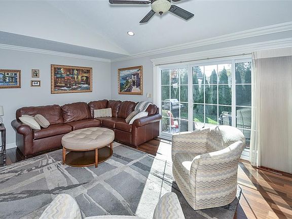 3rd image of 32 Nantucket Row