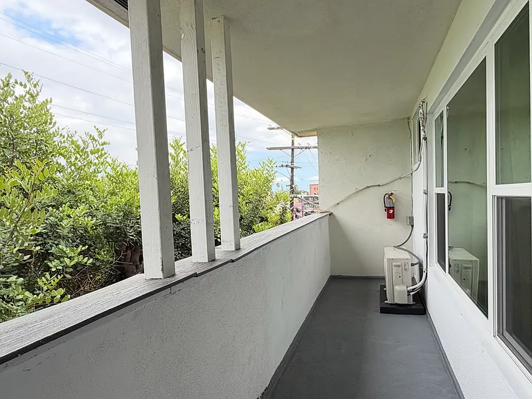 1161 N Hobart Blvd — Photo 11