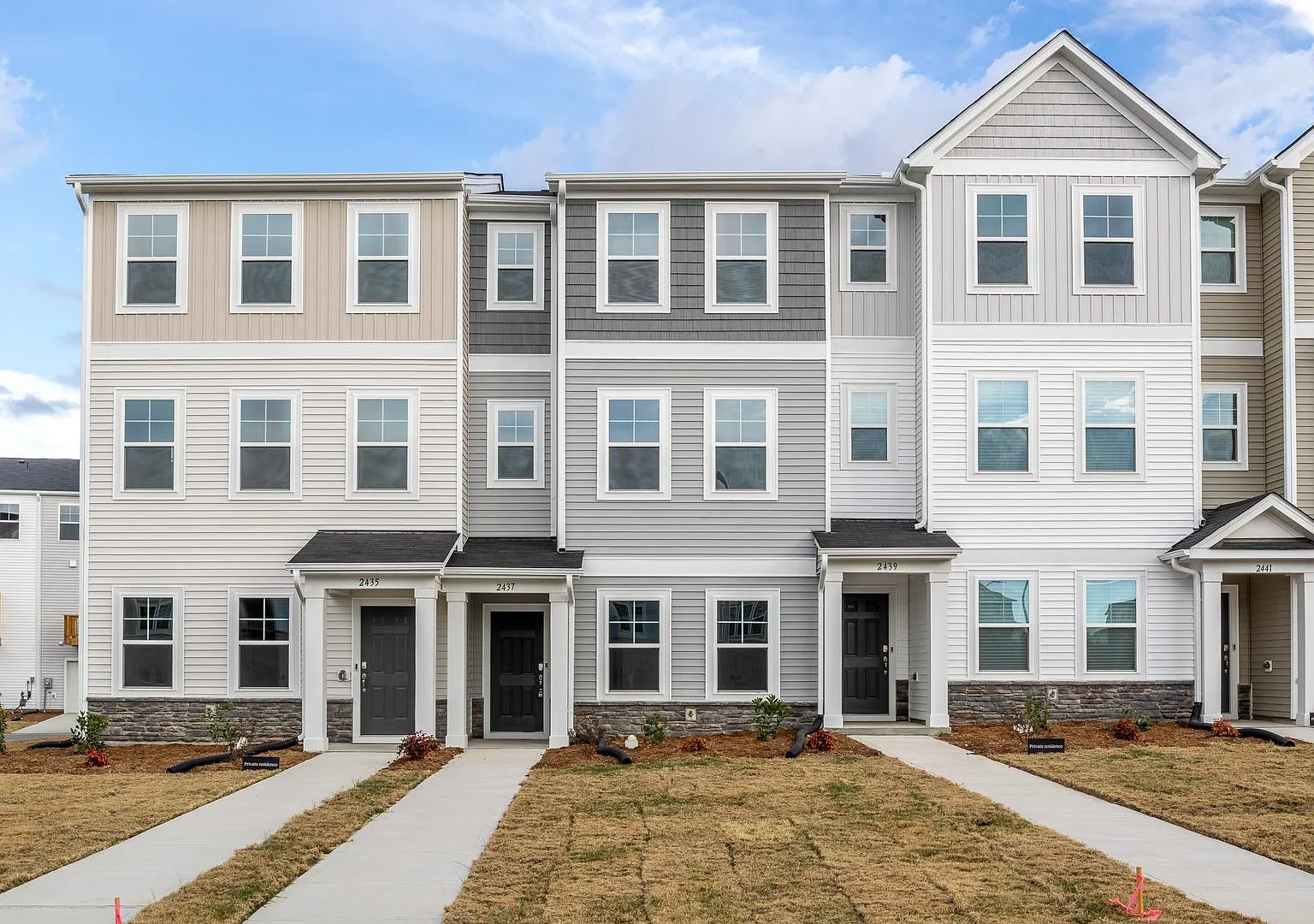 Stunning 3/3.5 Townhome in SE Raleigh — Photo 1