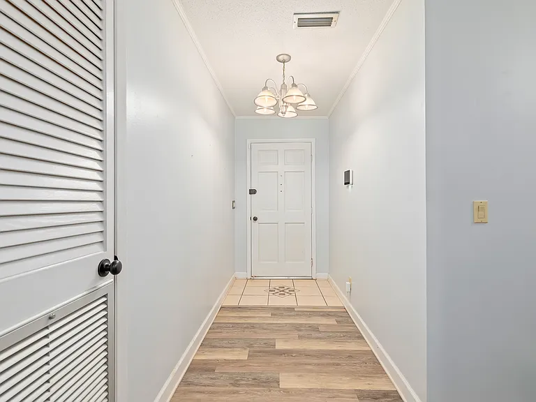 413 Springdale Dr — Photo 5