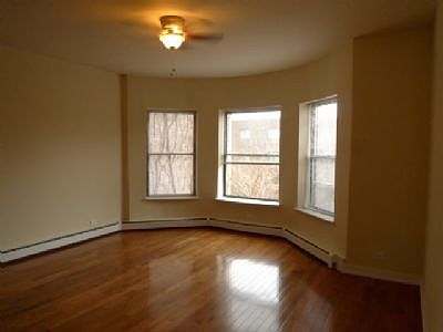 3rd image of 5713 N Kenmore Ave APT 2C
