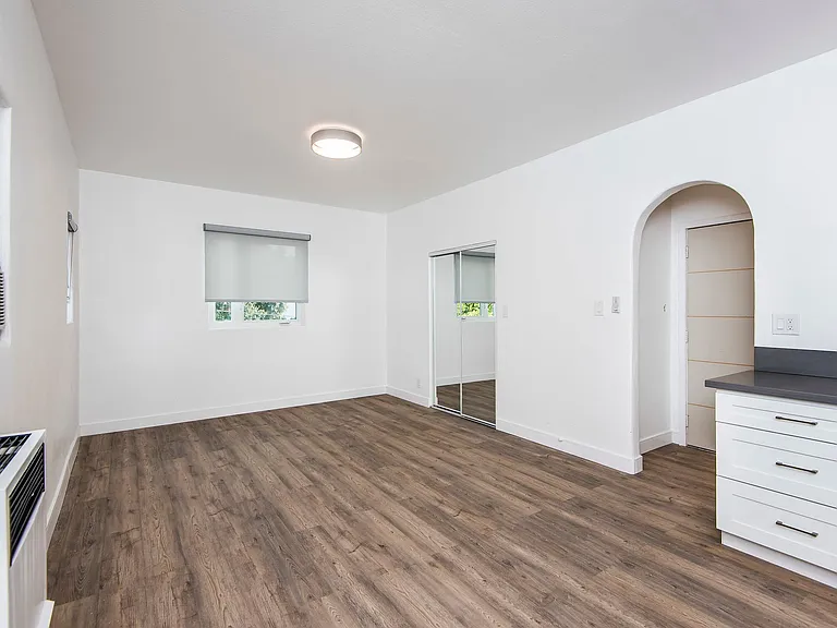 1439 N Curson Ave — Photo 7