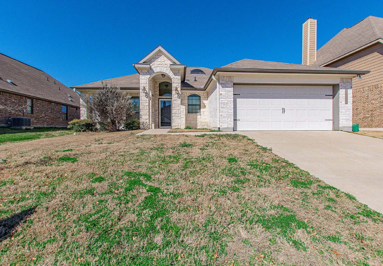4 bed, 2.0 bath, 2164 sqft, $1,895 — Photo 1
