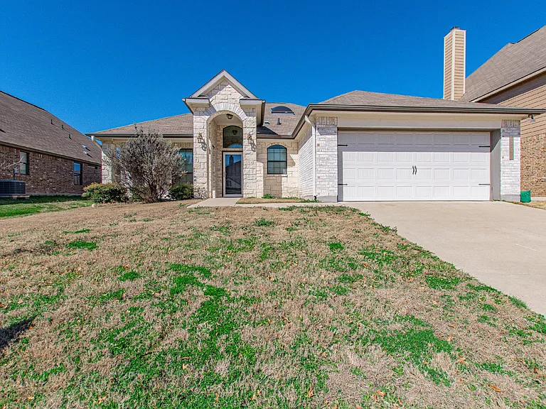 3505 Castleton Dr — Photo 1