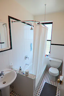 Rented by PMG Real Estate  | media 13