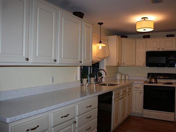 4th image of 210 Centre St Unit 10