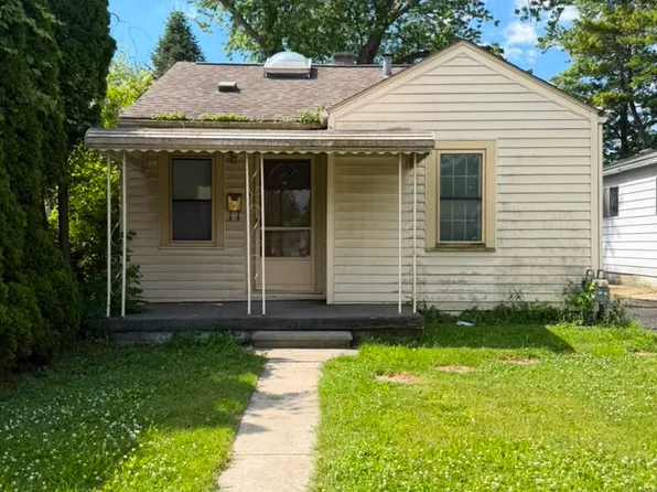 20852 Ridgemont Rd, Harper Woods, MI 48225