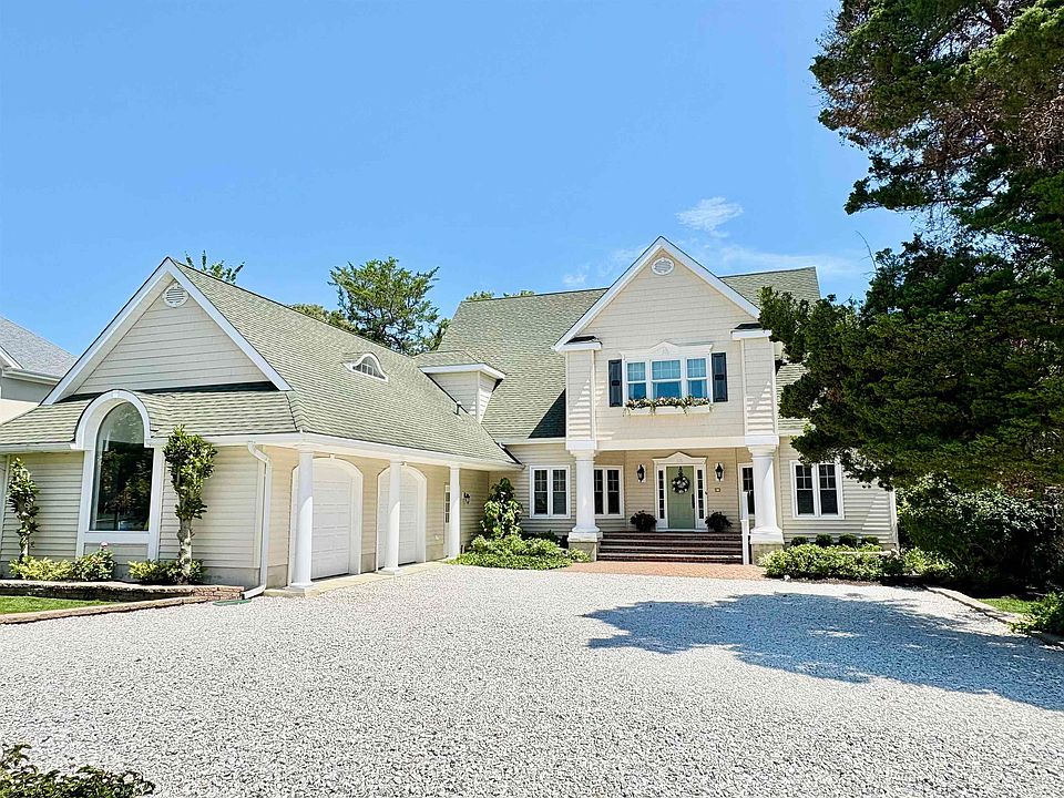 1st image of 8 Otter Ln