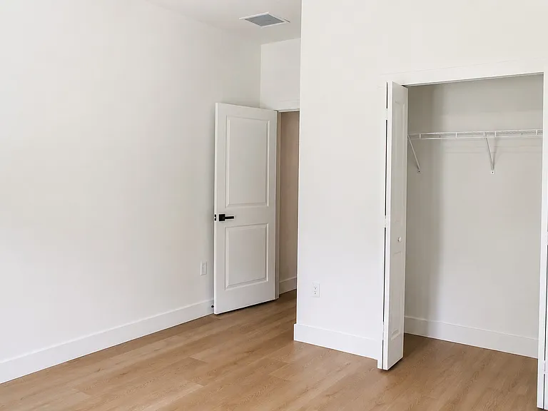 820 26th Ave E #102 — Photo 7