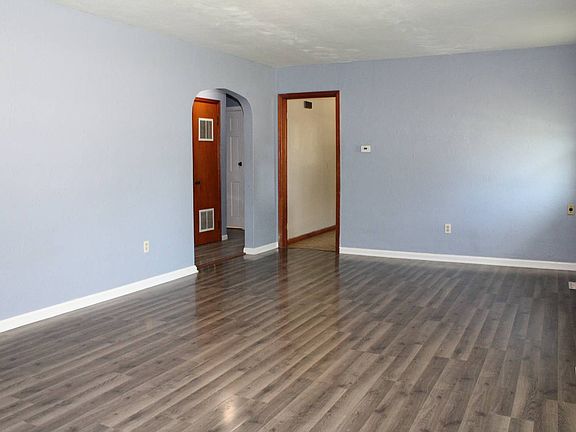 4th image of 1408 W Delaware St