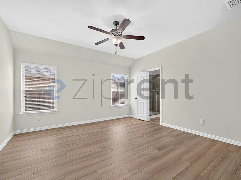 817 Evergreen St — Photo 19