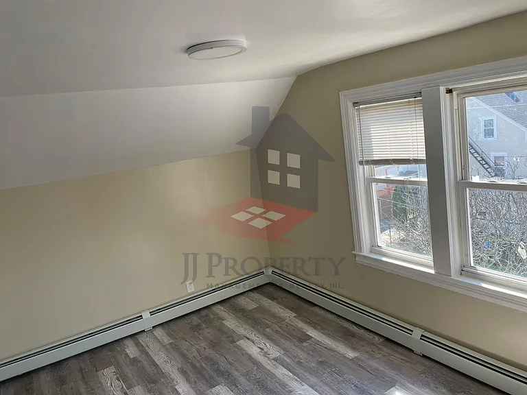 31 Hawthorne St #3 — Photo 12