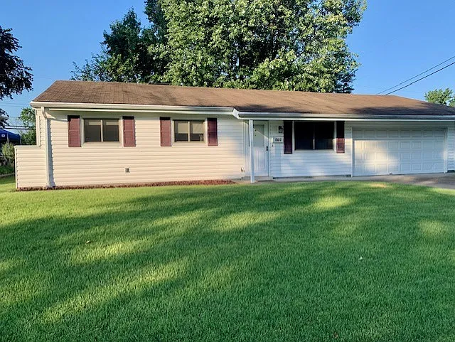 3 bed, 1.5 bath, 936 sqft, $1,800 — Photo 1