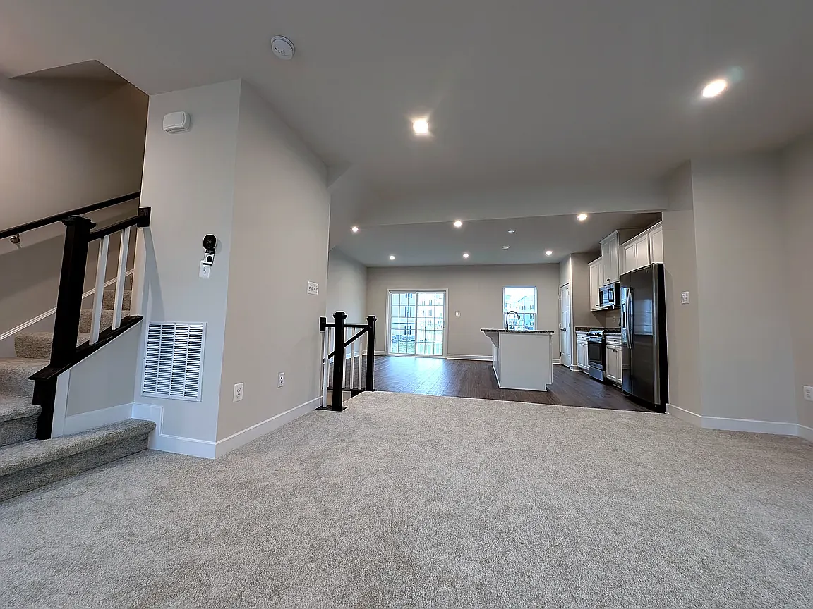 3 bed, 2030 sqft, $2,850 — Photo 4