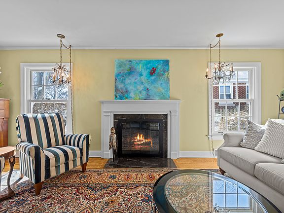 4th image of 340 Flora Pl