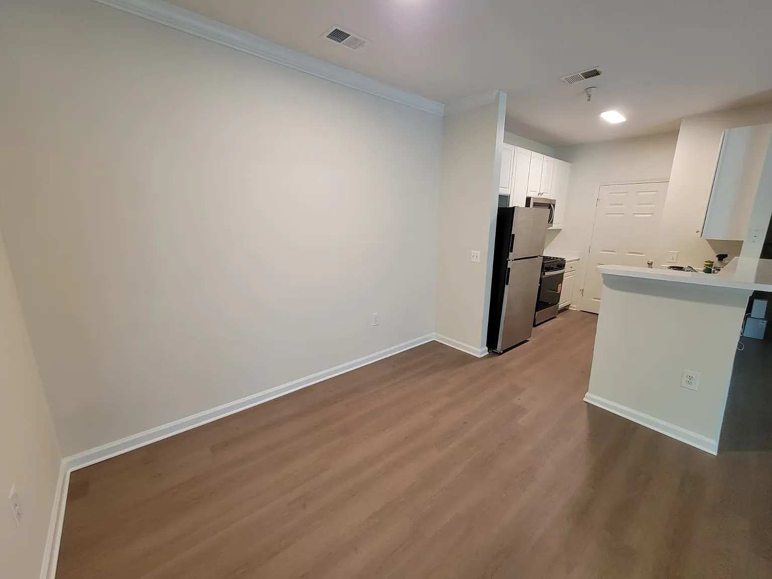 2 bed, 1069 sqft, $2,426 — Photo 4
