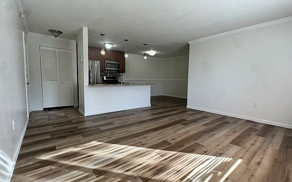 2nd image of 52 Norwich Pl #52