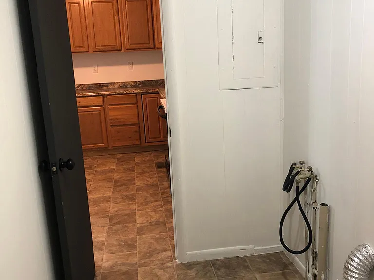 3708 E Shelbiana Rd — Photo 6