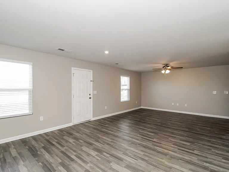 1739 Mary Ave — Photo 6