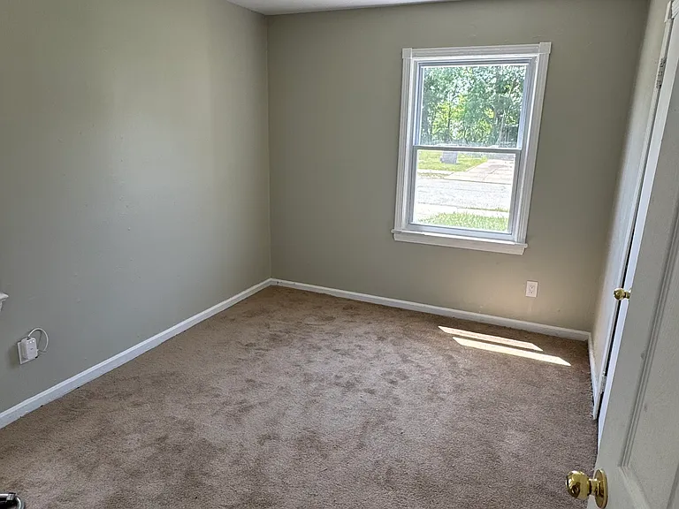 11825 Avon Ave — Photo 5