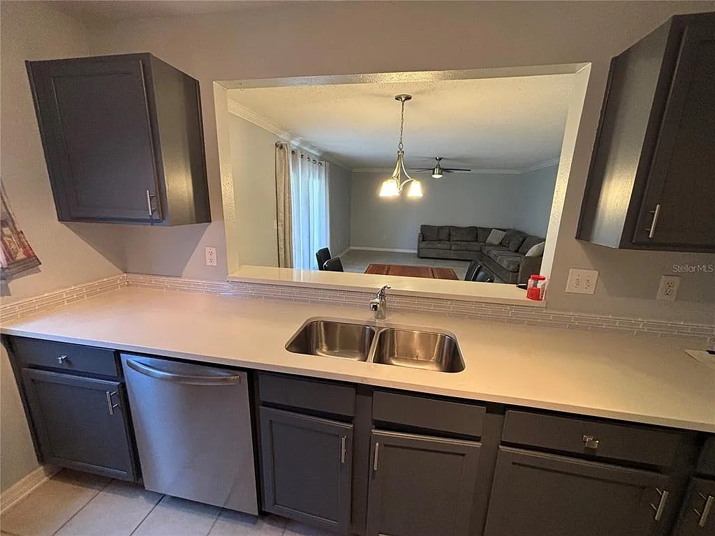3 bed, 2.0 bath, 1385 sqft, $1,995 — Photo 4