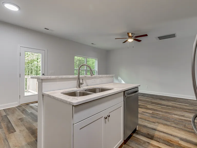 503 Winsor St — Photo 17