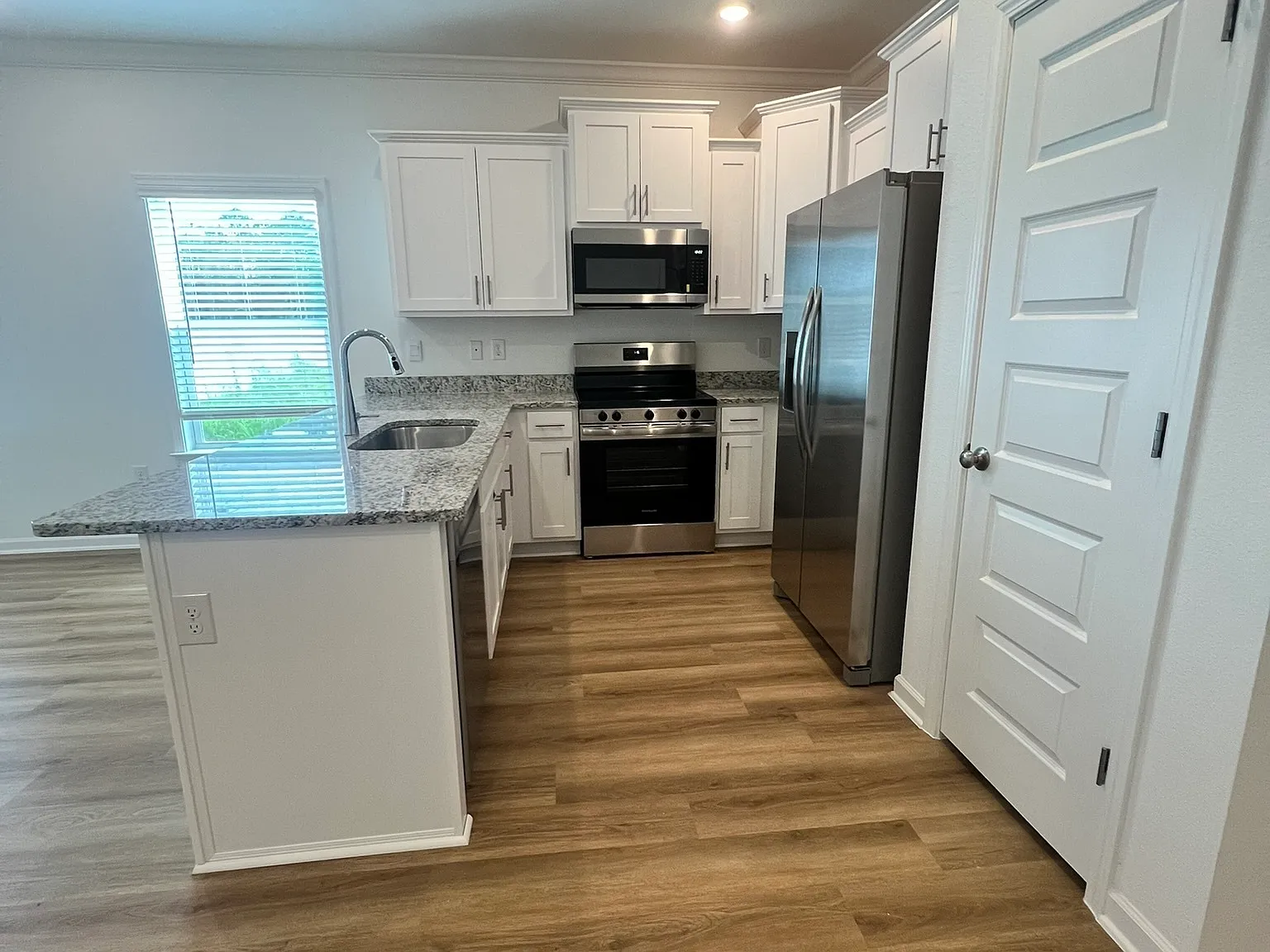 3 bed, 2.5 bath, 1437 sqft, $2,600 — Photo 3
