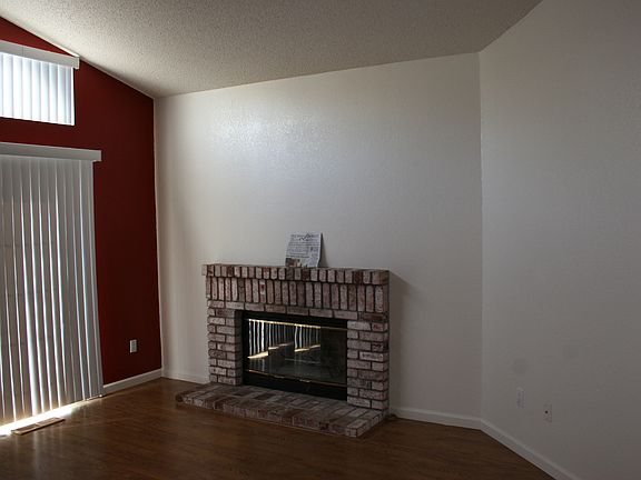 4th image of 909 Maria Dr