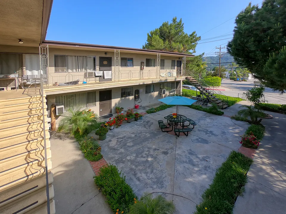 2767 Hermosa Ave