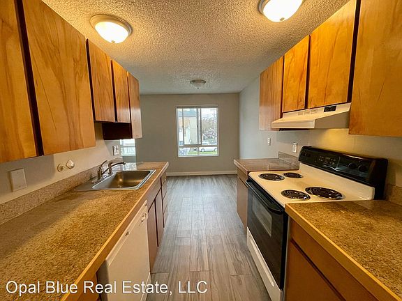 5th image of 3055 NE 140th St Unit 4