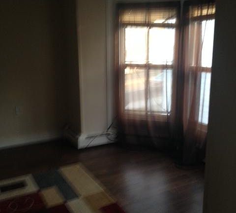 Three corner windows, living room