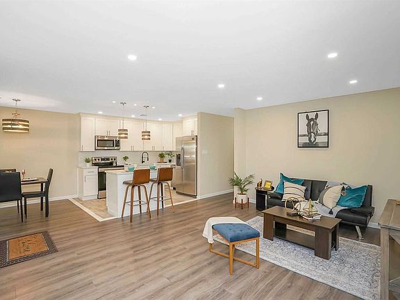 4th image of 568 Puritan Dr