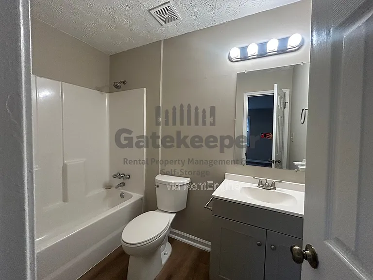 90 Meadowbrook Ct #E — Photo 6